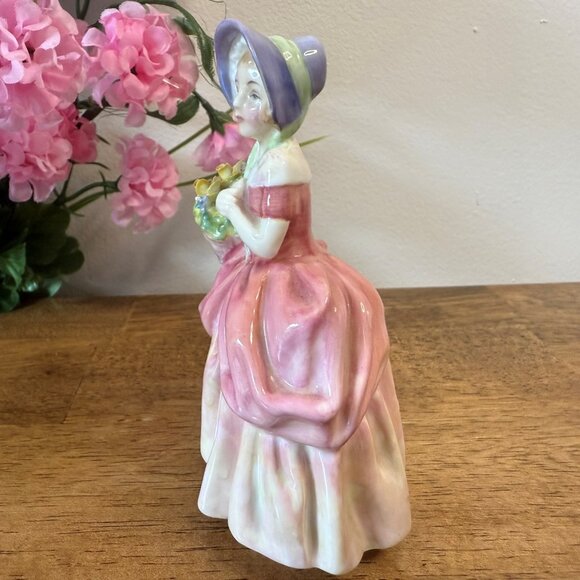 Royal Doulton Figurine Cissie HN1809 Pink Dress Bonnet Basket of Flowers - Picture 3 of 5